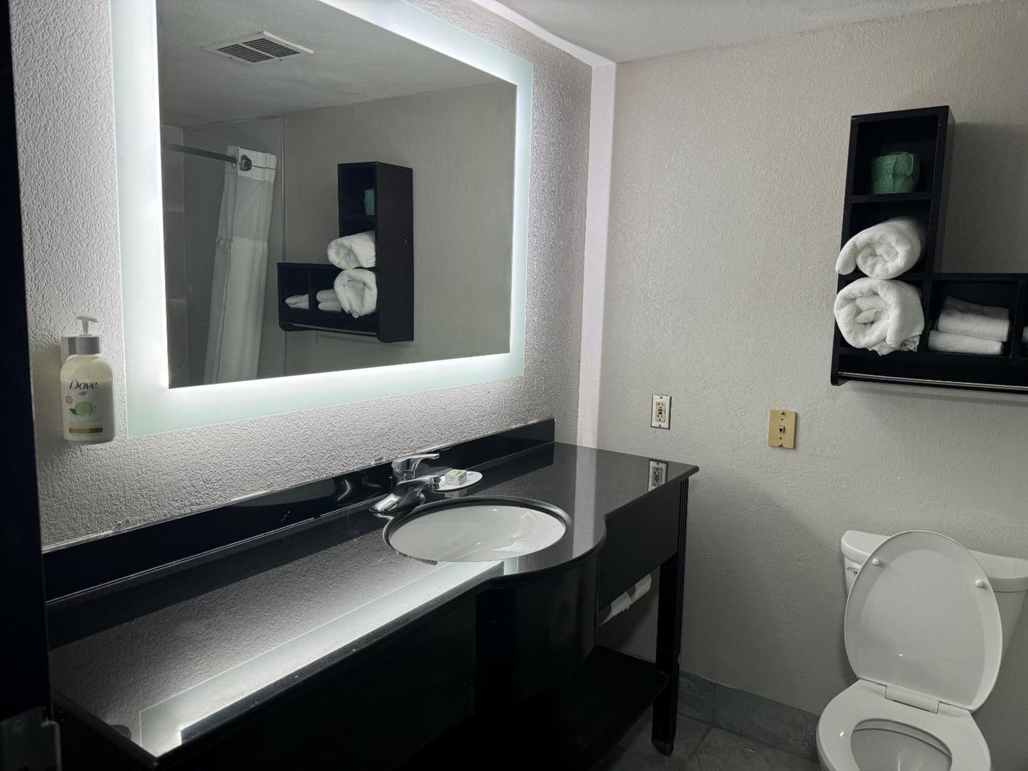 Wingate By Wyndham North Little Rock Hotel Bagian luar foto
